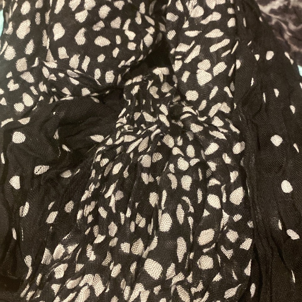 Assorted Patterned Scarves Collection - Picture 4 of 5